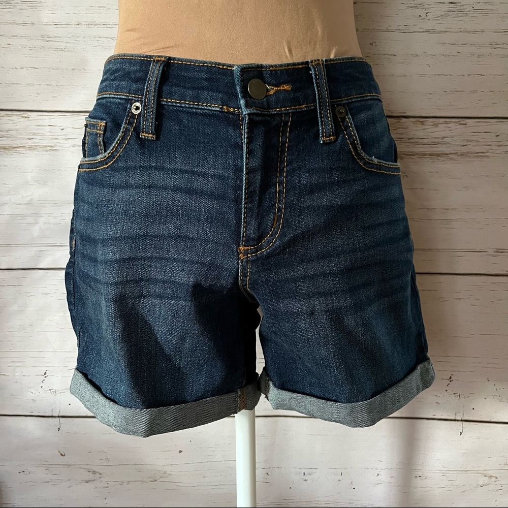 Mid-rise Boyfriend Shorts